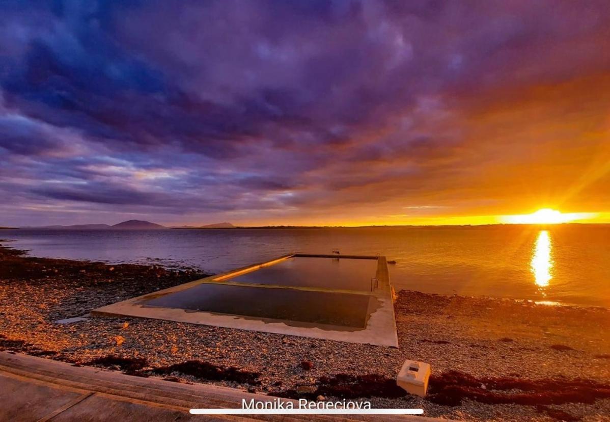 Seascape On The Edge Of Town: 4 Beds All Ensuite. Belmullet Dış mekan fotoğraf