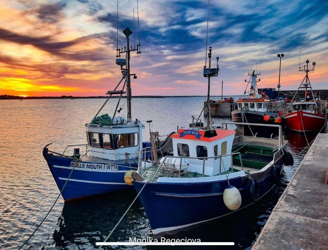 Seascape On The Edge Of Town: 4 Beds All Ensuite. Belmullet Dış mekan fotoğraf