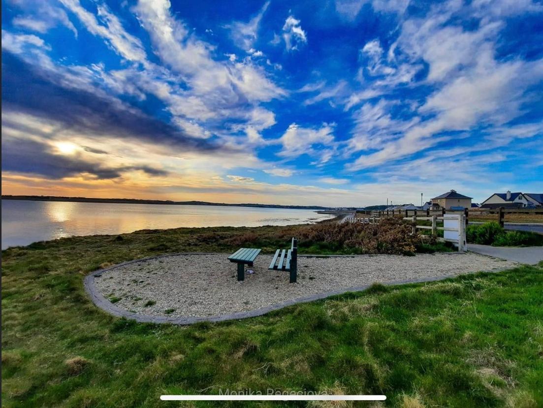 Seascape On The Edge Of Town: 4 Beds All Ensuite. Belmullet Dış mekan fotoğraf